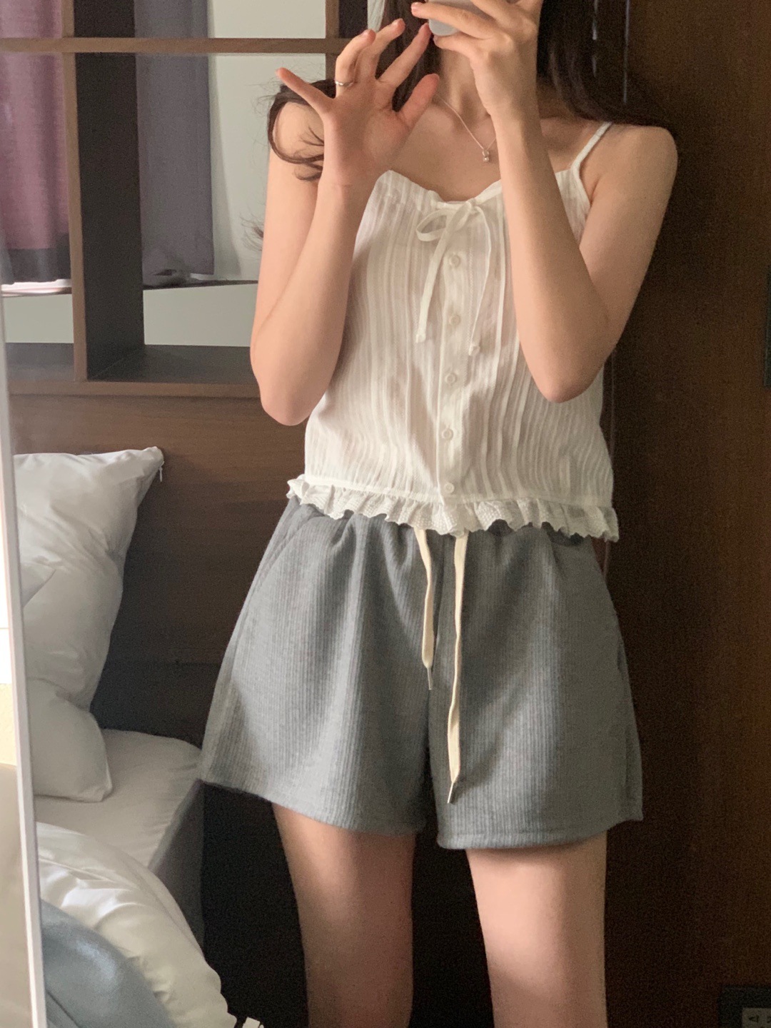 Korean Chic Summer Age-Reducing Retro Niche Design Elegant Single-Breasted Lace Camisole for Women