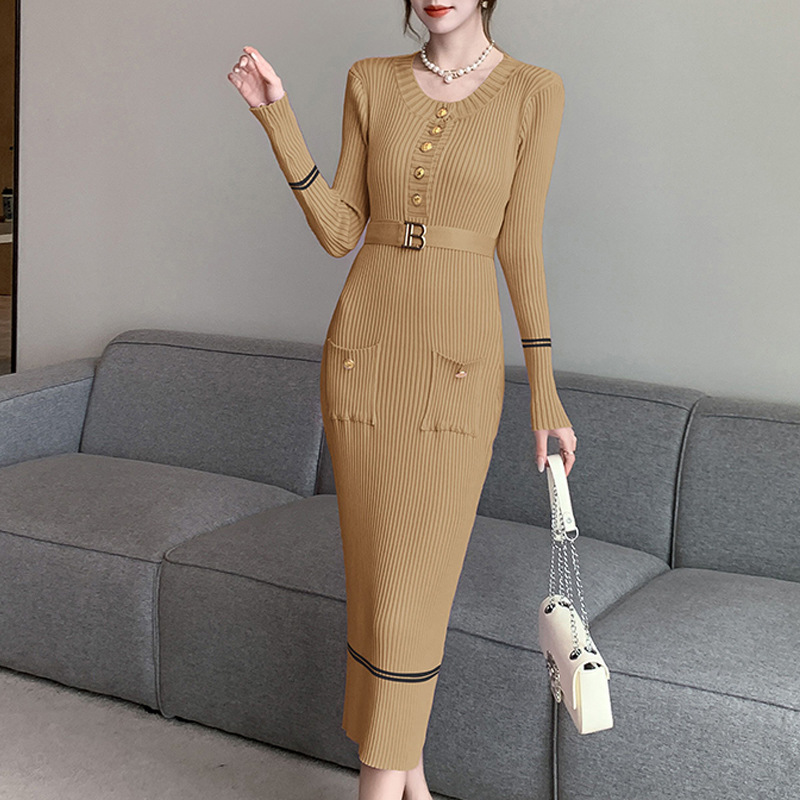 Fashionable and Sexy Metal Buckle Knitted Skirt with Belt, Slim Fit Hip-Hugging Bottoming Skirt, Round Neck Long-Sleeved Knitted Dress