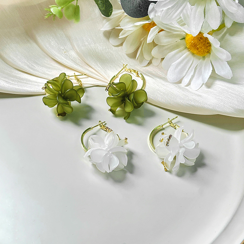 Korean Style Super Fairy White Petal Ear Buckle Mori Green Flower Ear Ring Design Sense Three-dimensional Flower Diamond Earrings