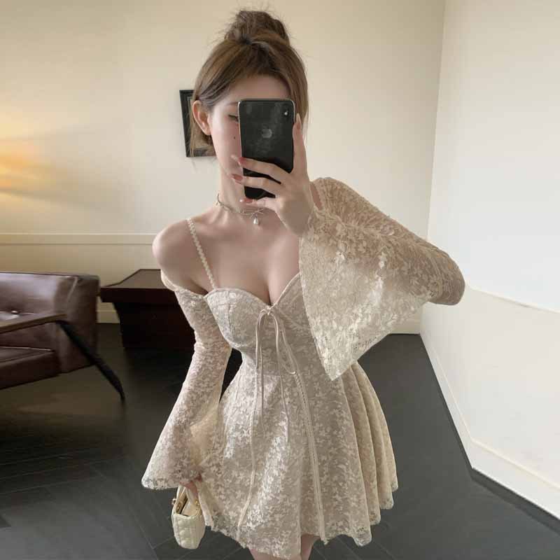 1326 Europe, America and Southeast Asia Foreign Trade Wholesale 2024 French Retro Style Lace Crochet Slimming Dress with Chest Pad
