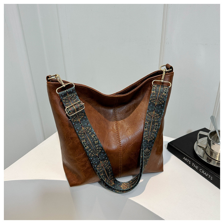 High-end Large Bag Women's 2024 Spring New Retro Wide Shoulder Strap French Shoulder Crossbody Bag Ethnic Style Women's Bag