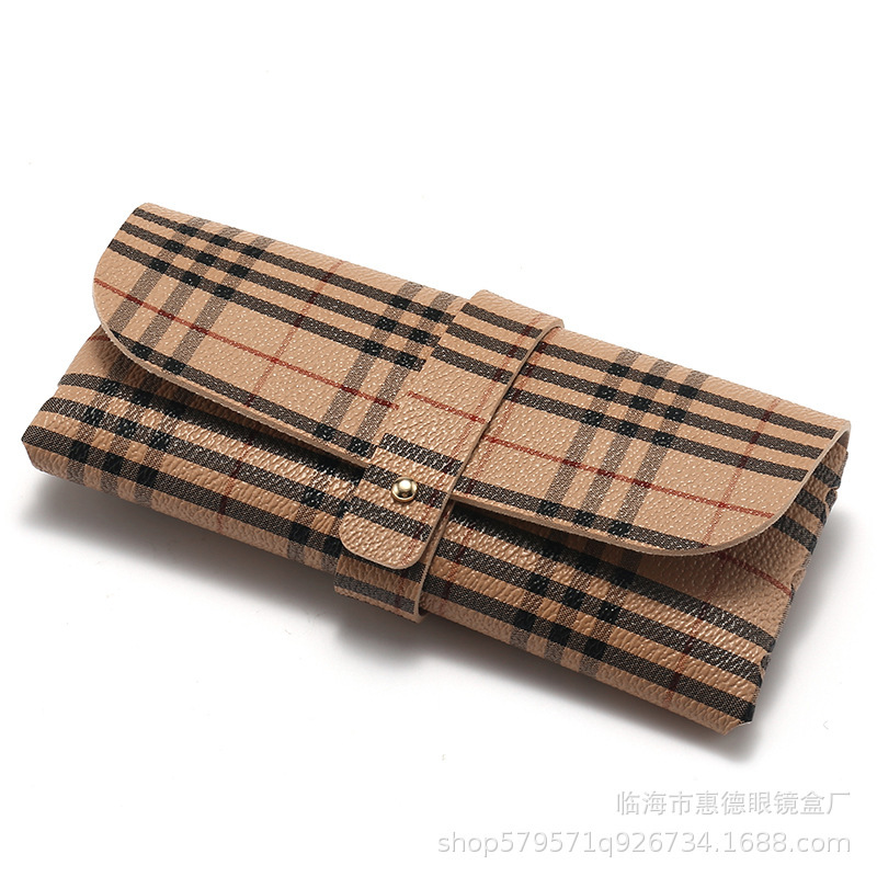 Picture of Factory Batch Glasses Case in stock New Single Nail Leather Sunglasses Bag Hand-woven Sunglasses Box Printable LOGO