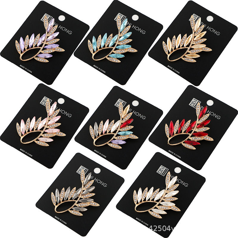 European and American Rhinestone Brooch Pin Anti-Exposure Scarf Buckle for Women, Elegant Alloy Flower Chest Accessory