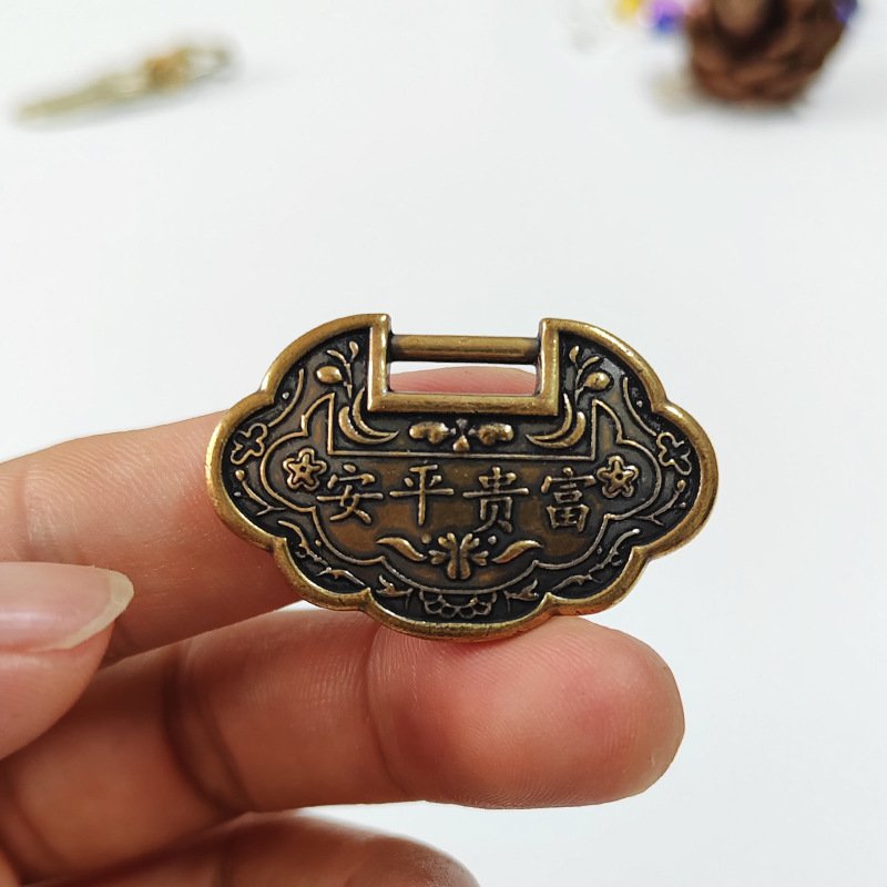 Creative Brass Fugui Ping An Lock Tagging Keychain Pendant Antique Long Life Centennial Lock Necklace Pendant Decorations