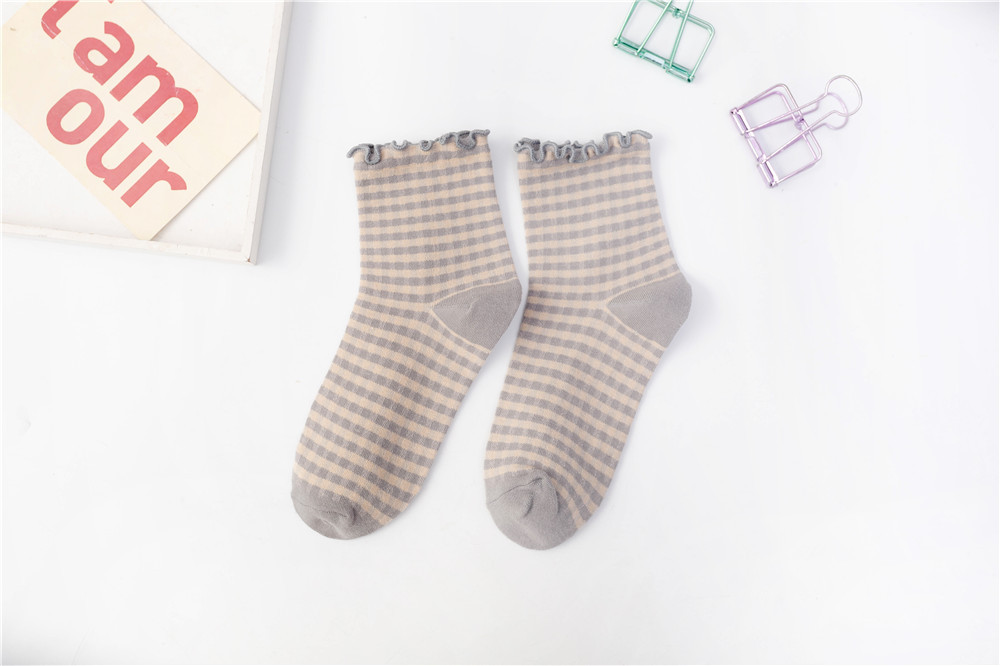 Picture of Women's Fungus-Edged Socks with Rolled Edges, Small Plaid Women's Socks, Casual Loose Cotton Socks, Cotton Short Socks, Zhuji Socks