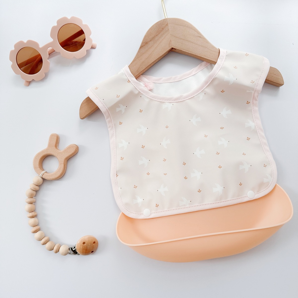 Picture of New Children's Silicone Bib Baby Meal Bag Baby Food Supplementary Food Bag Waterproof Anti-dirty Artifact PU Soft Bib