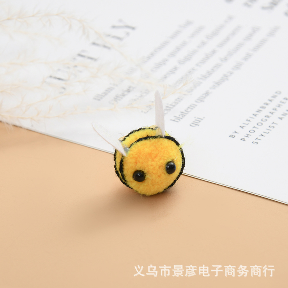 Picture of Cute Little Bee Decoration Cashmere Round Pom-Pom Handmade Finished Product Cartoon 3D Animal Trinket