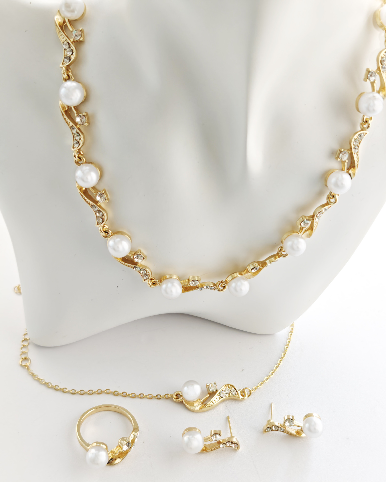 Picture of Cross-Border Hot Selling European and American Fashion Light Luxury Bohemian Style Irregular Pearl Earrings Necklace Necklace Set