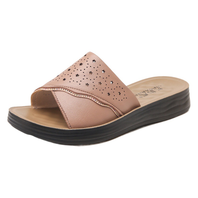 Mom Slippers for Middle-aged Summer 2025 New Non-Slip Soft Bottom Wedge Women's Fashionable Mid-Heel Outer Wear Sandals for Summer