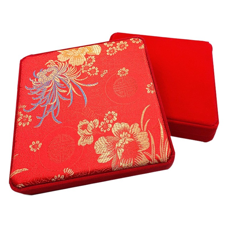 Fashion velvet box jewelry embroidery jewelry box manufacturers supply large suit velvet box packaging box manufacturers in stock