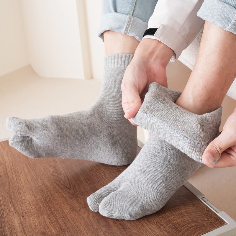 Two-finger socks toe socks mid-calf socks autumn and winter thickened deodorant men's socks toe socks business flip flops