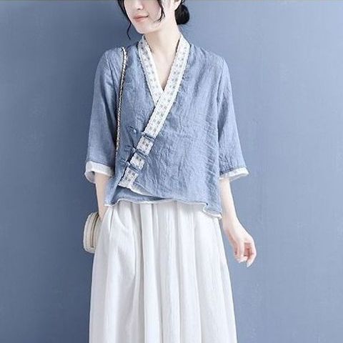 Picture of Cotton and Linen Retro Shirt Women's Seven-point Sleeve Summer New Arrival Loose Artistic Retro Design Color Contrast T-shirt V-neck Top