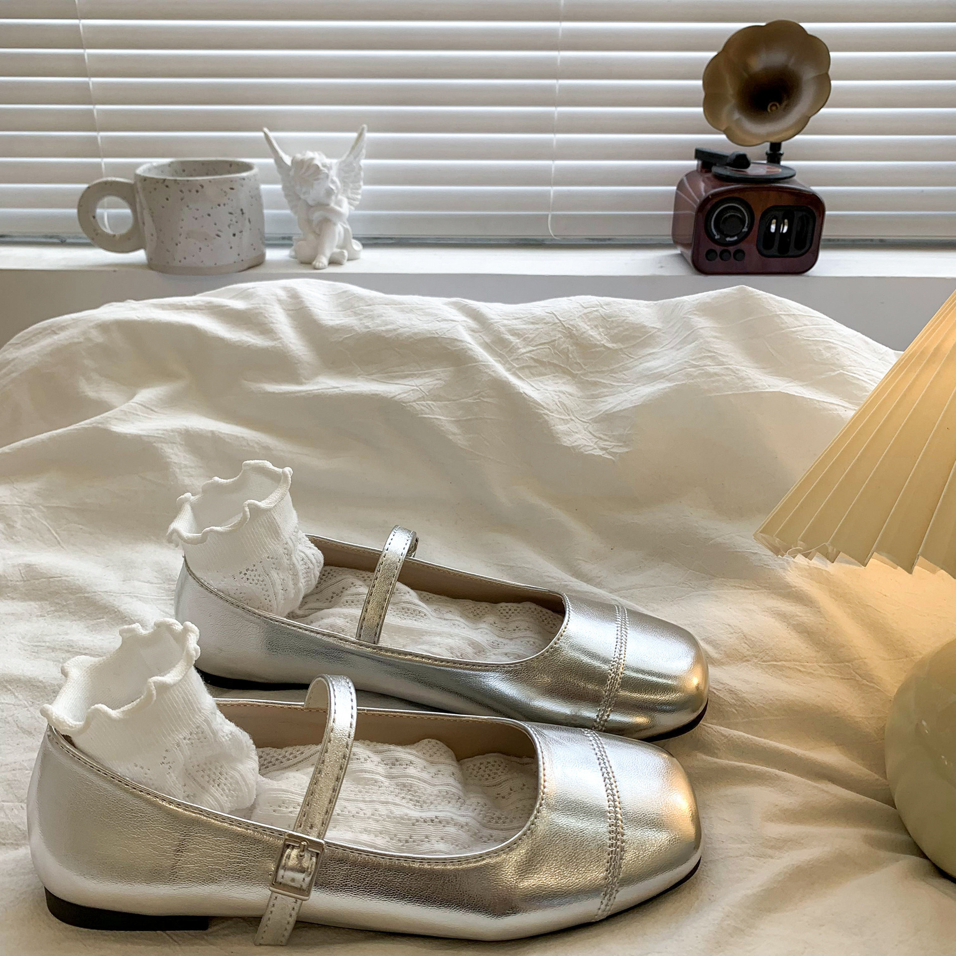 Square Toe Shallow Mouth Versatile Flats Silver Mary Jane Shoes for Women 2025 New Summer French Style Small Leather Shoes with Skirts
