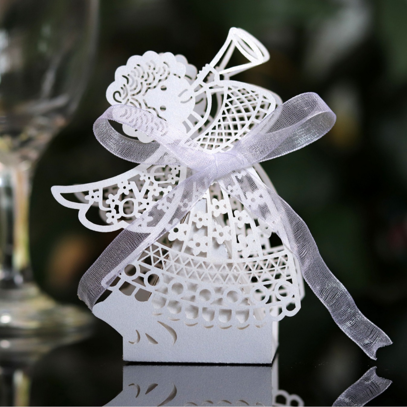 Picture of Direct selling wedding beautiful girl box cutting hollow holiday candy box pink girl chocolate carton wholesale