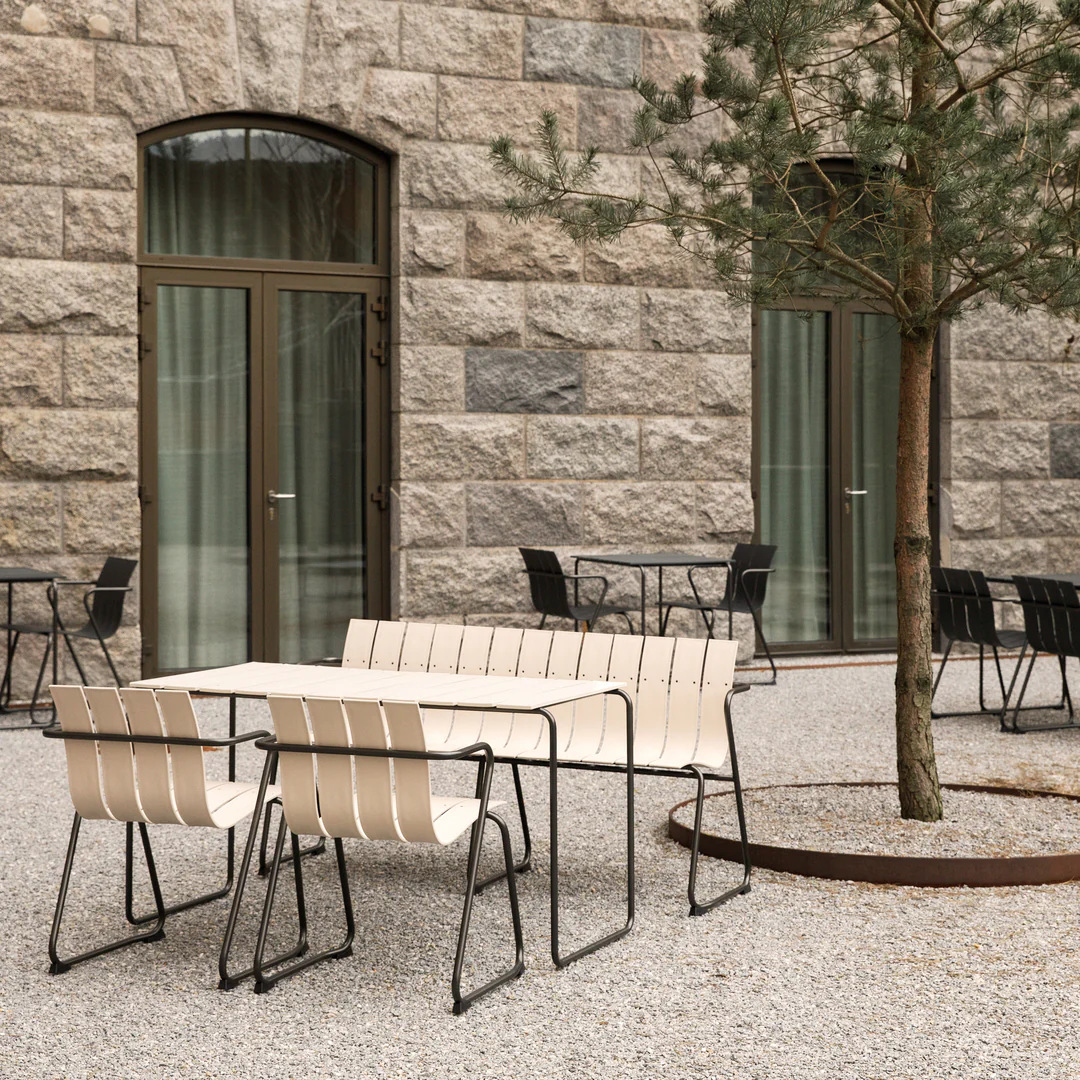 Outdoor table and chairs: white simple courtyard balcony, Internet celebrity open-air outdoor milk tea shop, café, leisure table and chair combination