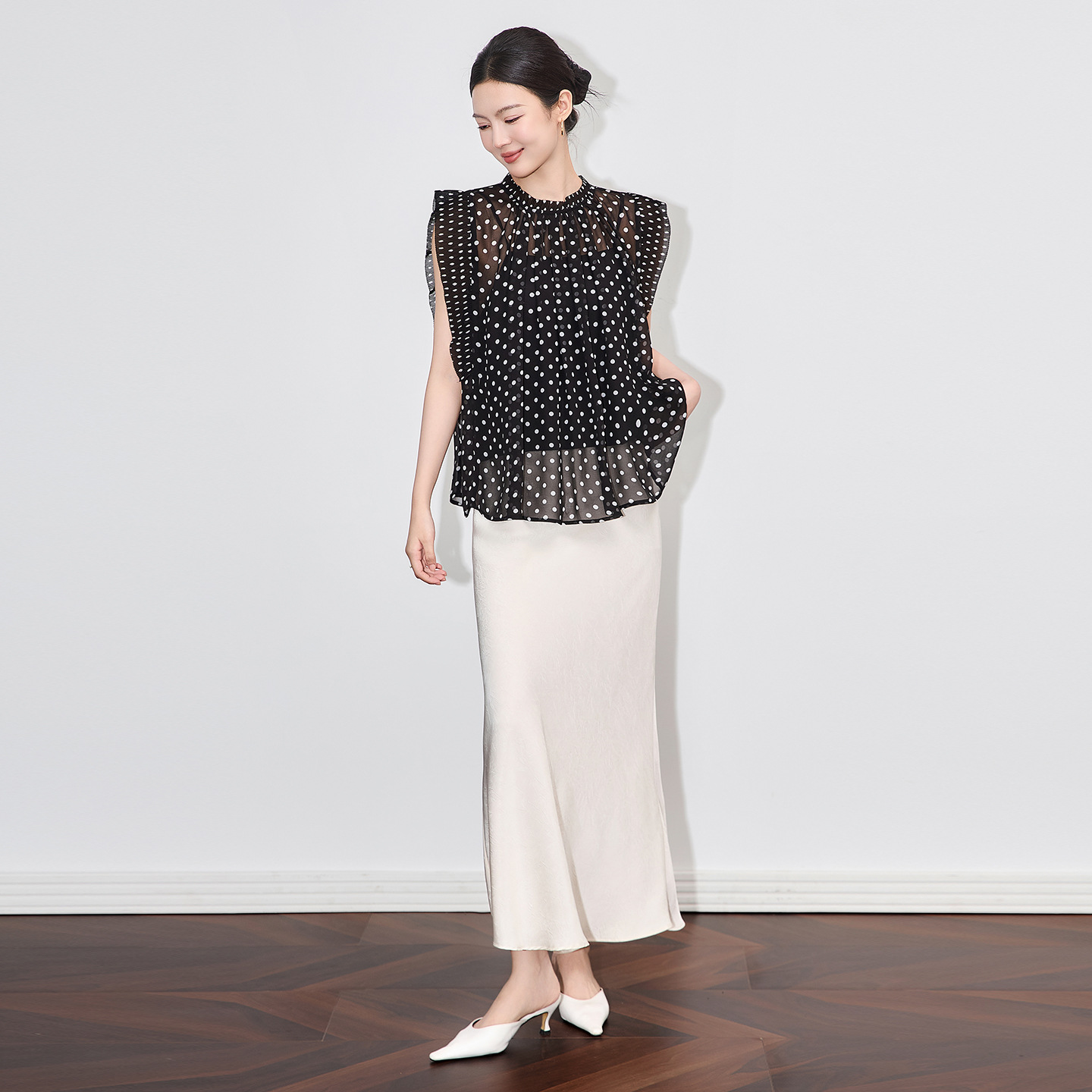 Picture of 2509109-Nanyou High-Quality Exquisite and Elegant French Polka Dot Printed Loose Sleeveless Top with Suspenders for Women New Style