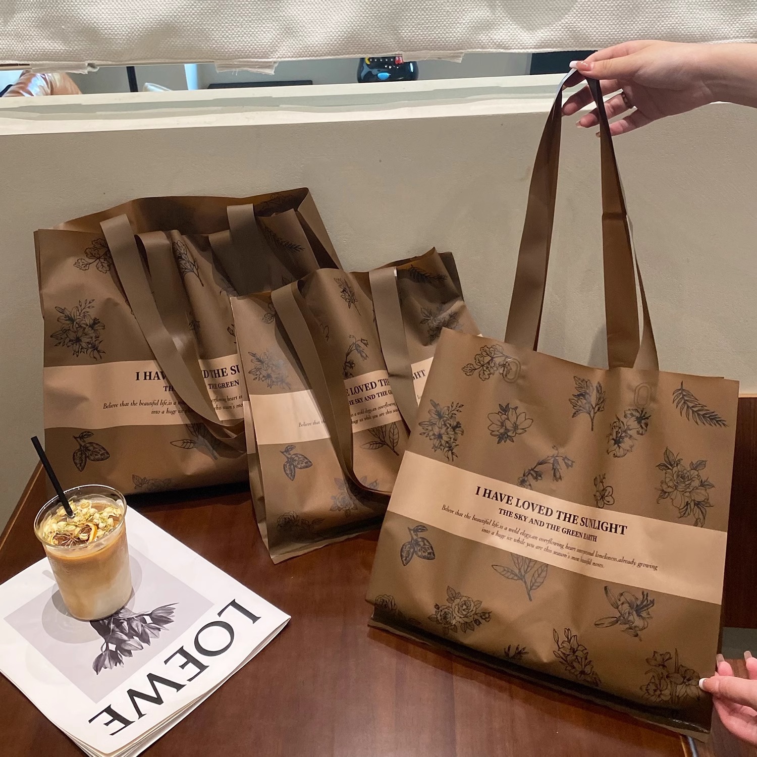 High-end Clothing Store Frosted Handbag Women's Clothing Packaging Shopping Bag Plastic Gift Bag Thickeneded Wholesale