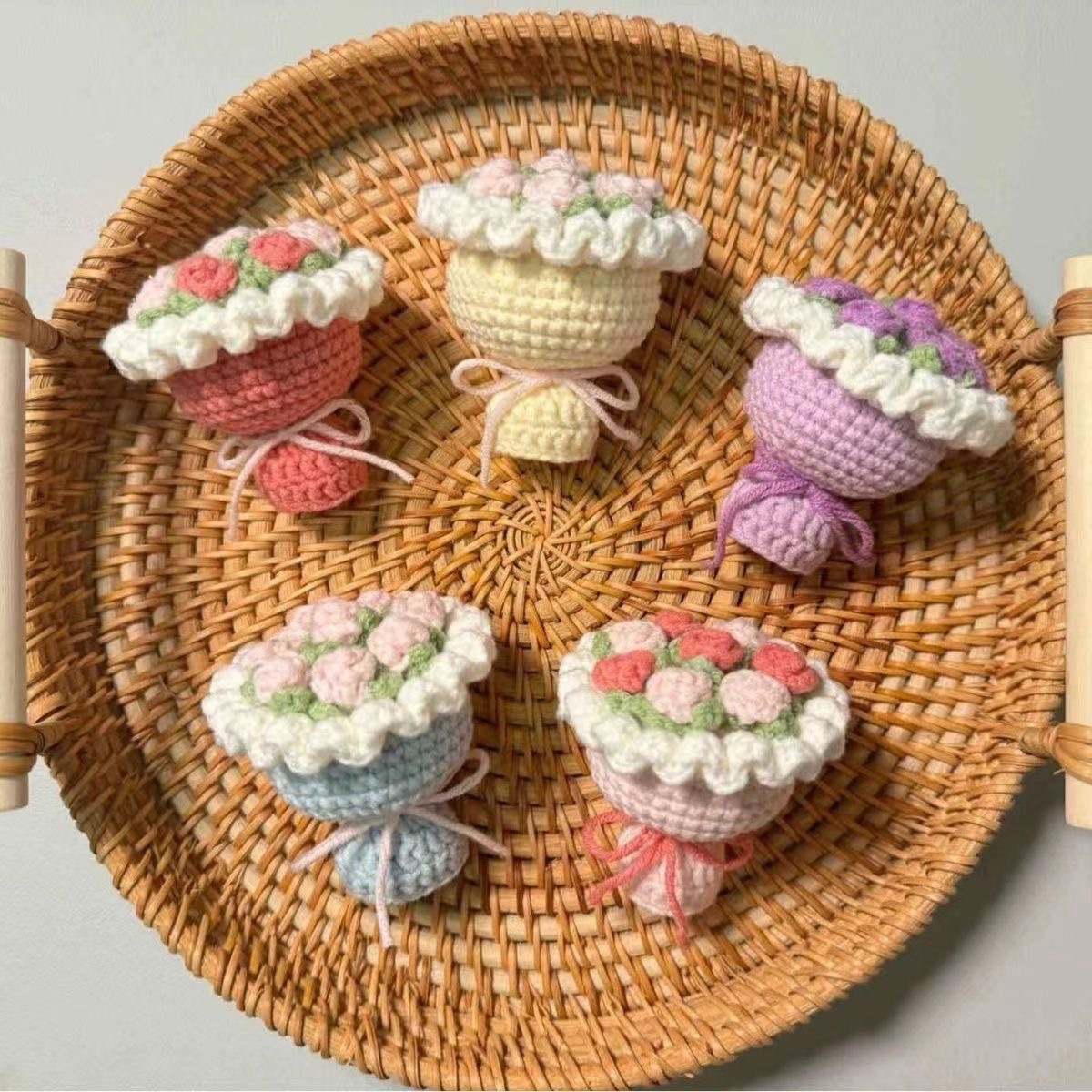 Homemade knitting mini crochet hand-made bouquet wrap wool DIY material pendant bouquet time handmade to relieve boredom