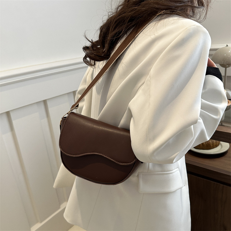 Picture of Textured small bag women's simple shoulder bag 2024 spring new popular messenger bag fashion underarm saddle bag
