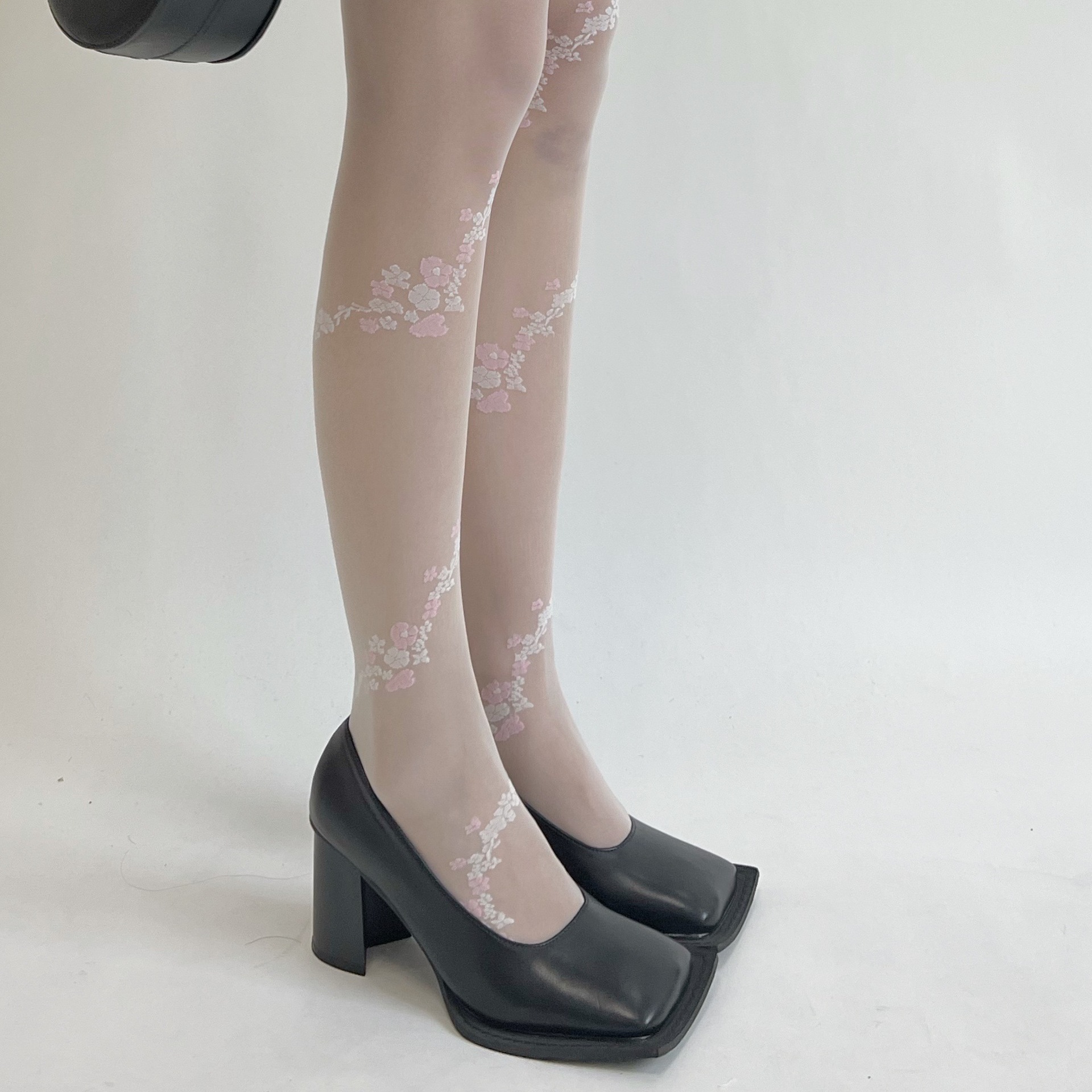New retro French rose garden pure desire white silk flower vine winding Japanese ultra-thin lace jacquard bottoming stockings