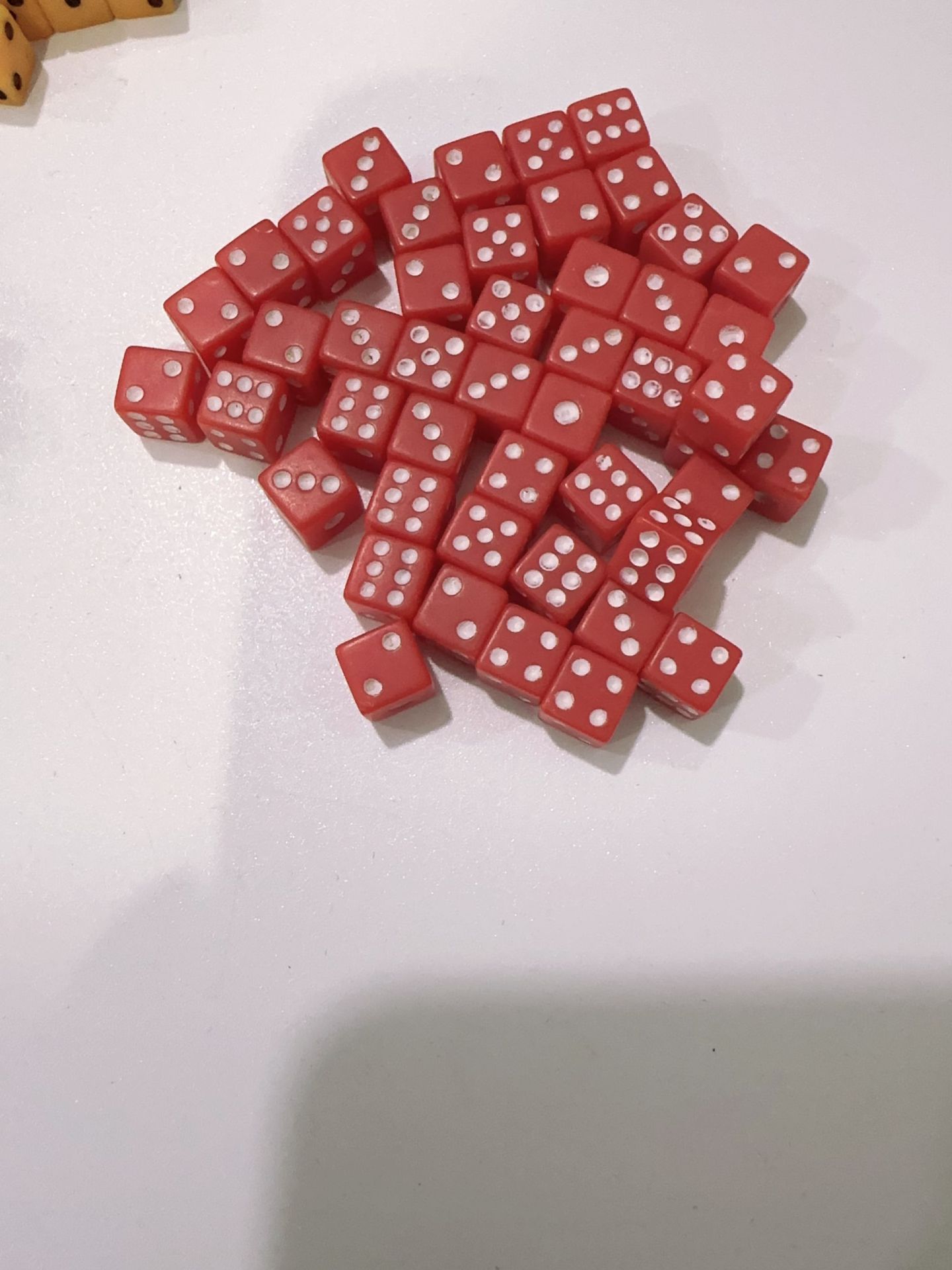 Picture of Yiwu Dege leisure and entertainment supplies direct 8mm new color and 8mm white ordinary color dice
