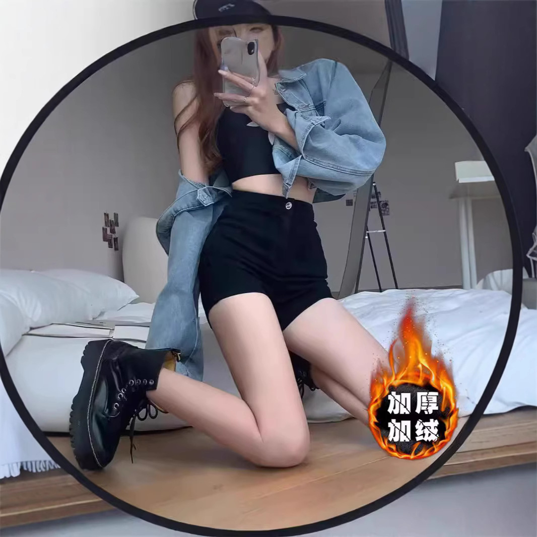 plus size black Denim shorts women's autumn and winter fleece-lined fat sister mm design sense high waist slim stretch a-shaped hot pants.