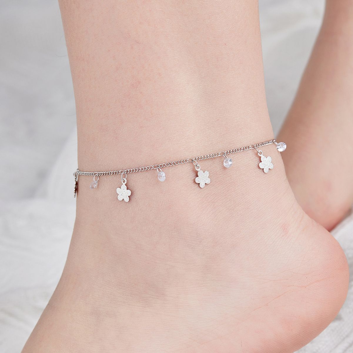 European and American copper hanging five-pointed star sequins anklet niche simple design creative small shell pendant French beach leg chain