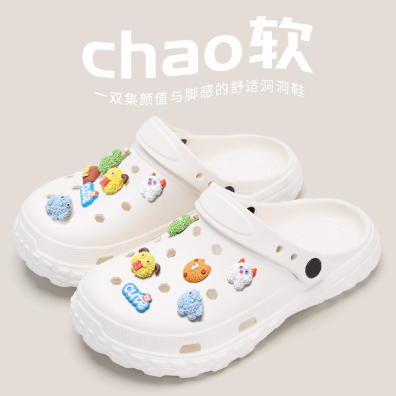New Croc Shoes for Women 2025 New Cartoon Cute Home Non-Slip Beach Baotou Sandals for Women Summer Outerwear