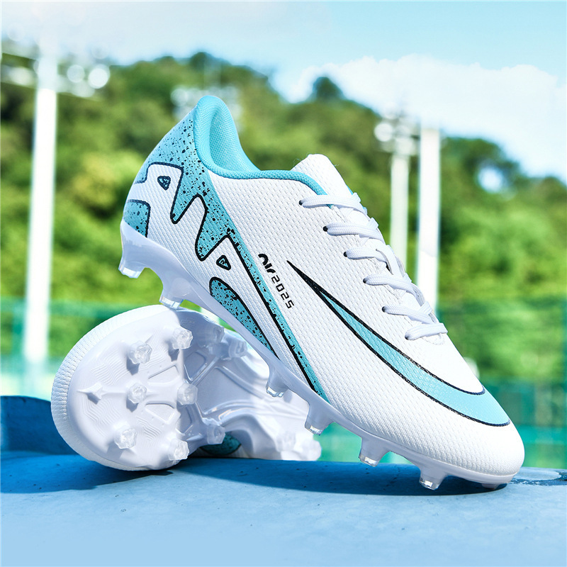 Cross-border thorn 15 football shoes men's low-top students broken nails spikes into artificial turf professional competition training sneaker