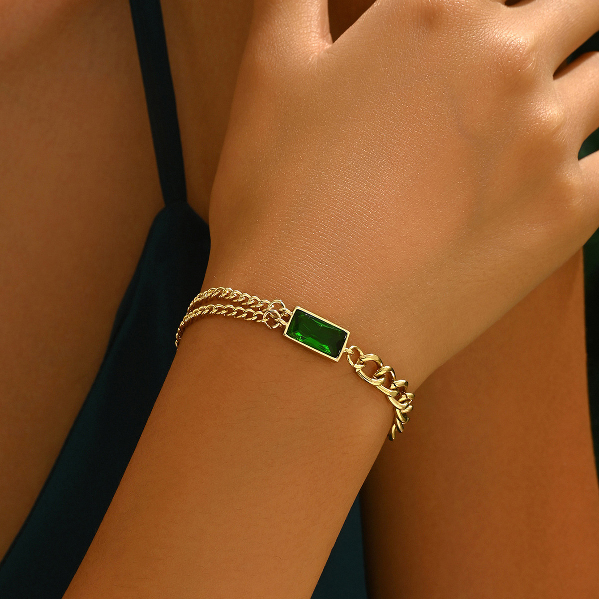 Fashion European and American commuter Style Light Luxury Bracelet Women's Niche Inlaid Emerald Diamond Design Bracelet All-Match Bracelet