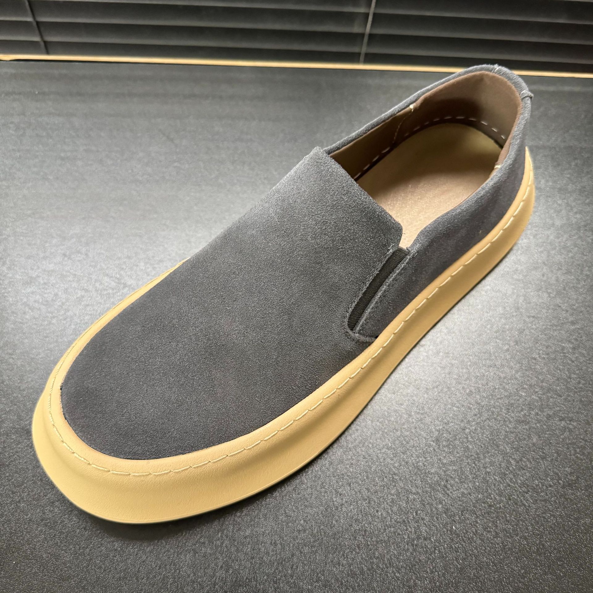 Picture of Men's Thick-Soled Low-Top Suede Loafers, Fashionable Retro British Style Lazy Slip-On Leather Shoes Trend