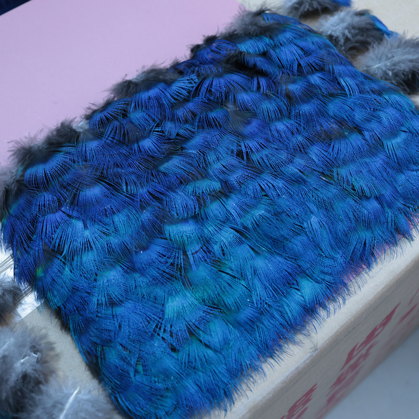 Picture of Wholesale Peacock Blue Flakes 3-9cm Dot Green DIY Material Jewelry Clothing Crafts Decorative Feather Accessories Can Be Mixed