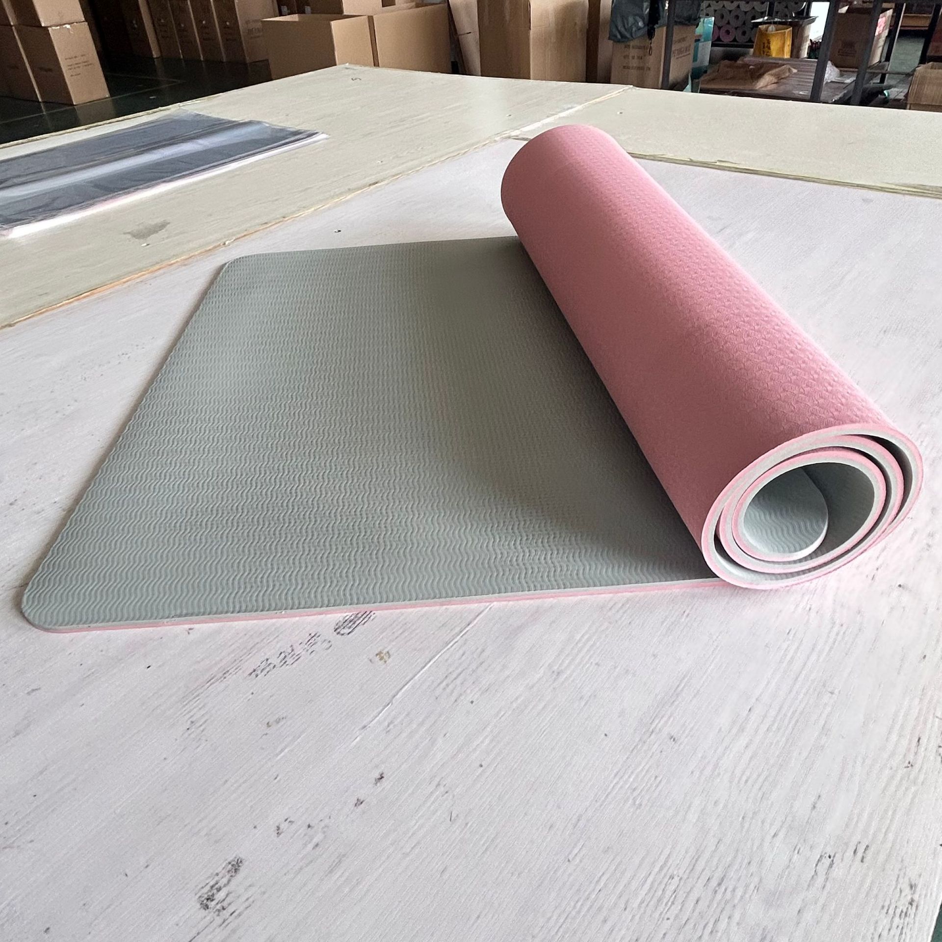 Picture of Spot Manufacturer Wholesale Tpe Two-Color Yoga Mat 183*61*0.6 Sports Fitness Mat Portable Dance Practice Mat