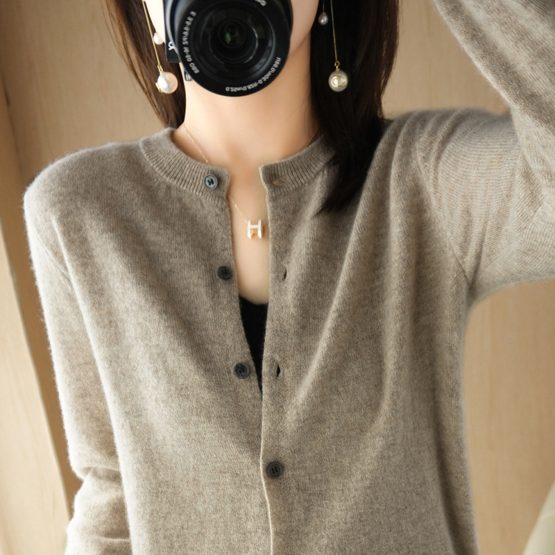 Picture of New 2025 Autumn and Winter Ol Elegant Cardigan Long-Sleeved Round Neck Straight Sweater Women's Knitted Knitwear One Piece Wholesale