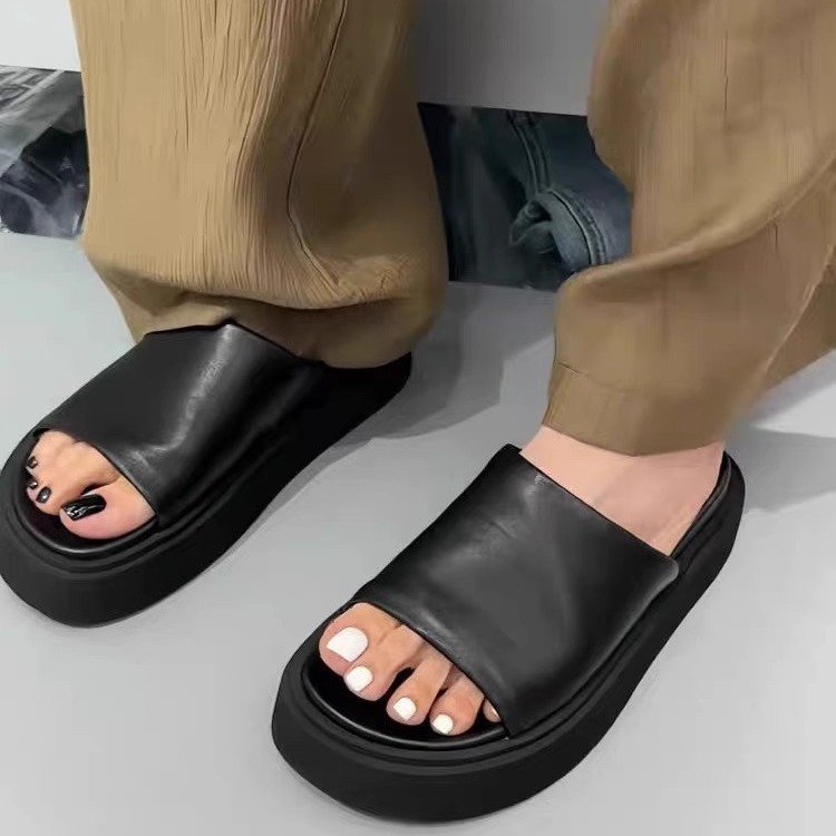 European Station Summer 2025 New Soft-Surface Ultra-Light Soles to Increase Outer Wear Thick-Soled Non-Slip Heightening Beach Shoes