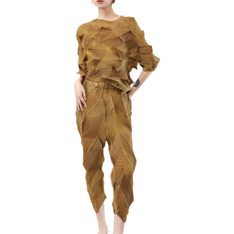 Pleated Two-Piece Set 2024 Miyake Spring and Summer New Design Sense Heavy Work Pleated Crewneck Top Leg Pants suit