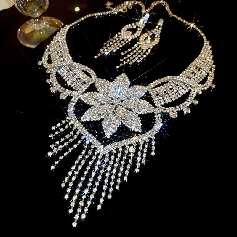 Picture of European and American light luxury high-end zircon jewelry suit necklace niche retro clavicle chain fashion Joker jewelry wholesale