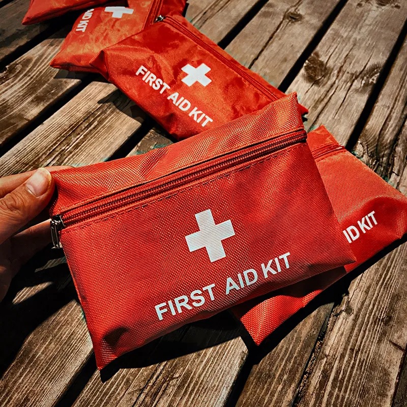 Small things are of great use! Convenient outdoor travel travel first aid kit 13-piece emergency supplies