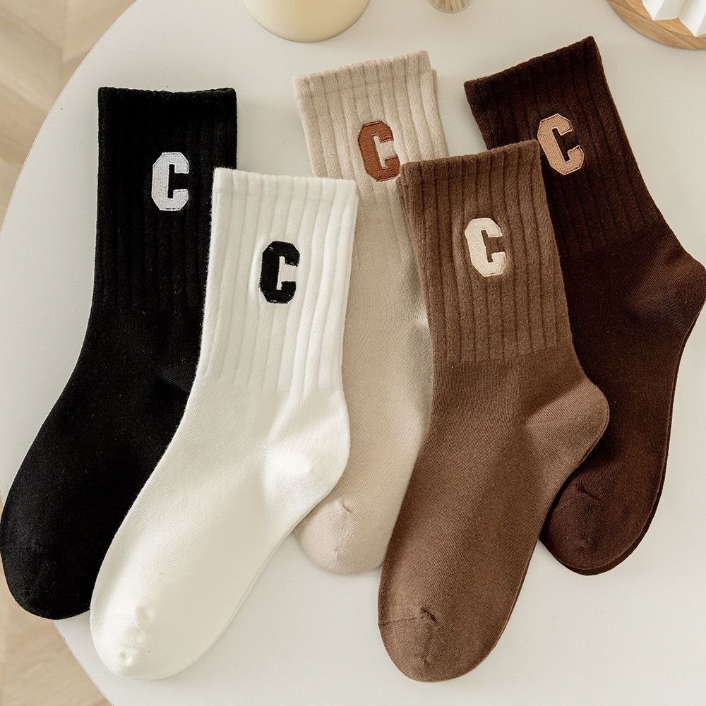 A generation of Korean autumn and winter C letters early Senior high school students autumn and winter high tube fashion sports lovers socks tide socks
