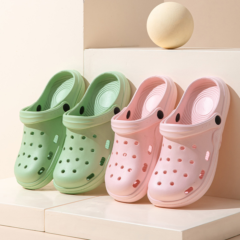 Summer Couple's Eva Clogs with a Poop-Feeling Feel, Personalized Outer Wear, Women's Sandals and Slippers, Casual Fashionable Beach Shoes for Men