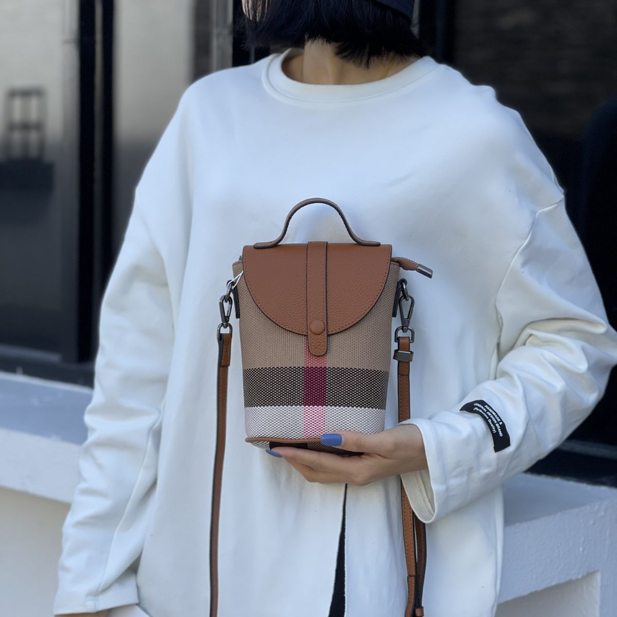 2022 New genuine leather canvas contrast color single shoulder plaid buckle fashion women's mobile phone bag 809