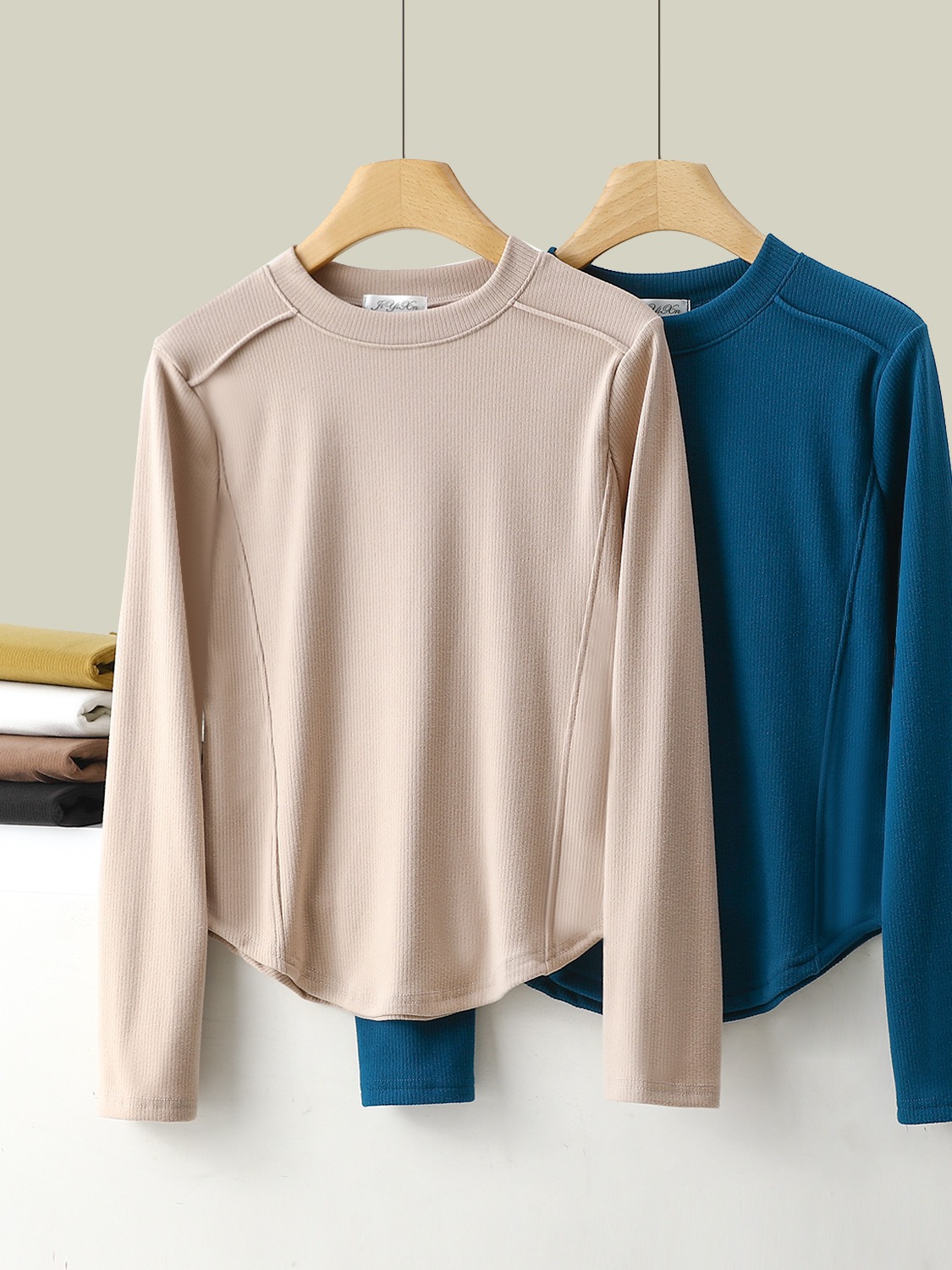 Picture of Round neck long-sleeved T-shirt for women autumn and winter new solid color small shirt loose slimming undershirt top
