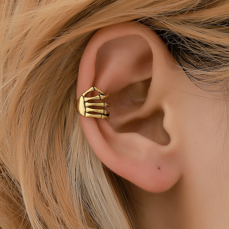 European and American fashion personality punk style skeleton hand spine bone ear clip ear nail without ear hole ear clip ear jewelry wholesale