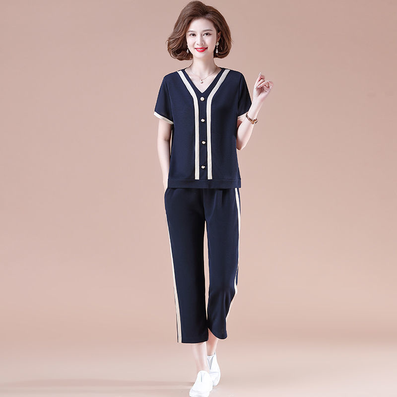 Picture of Mrs. Kuo Mom Summer Casual Two-piece Set 40-50 Years Old Ladies New Style Western Style Mom Summer Short-sleeved Suit