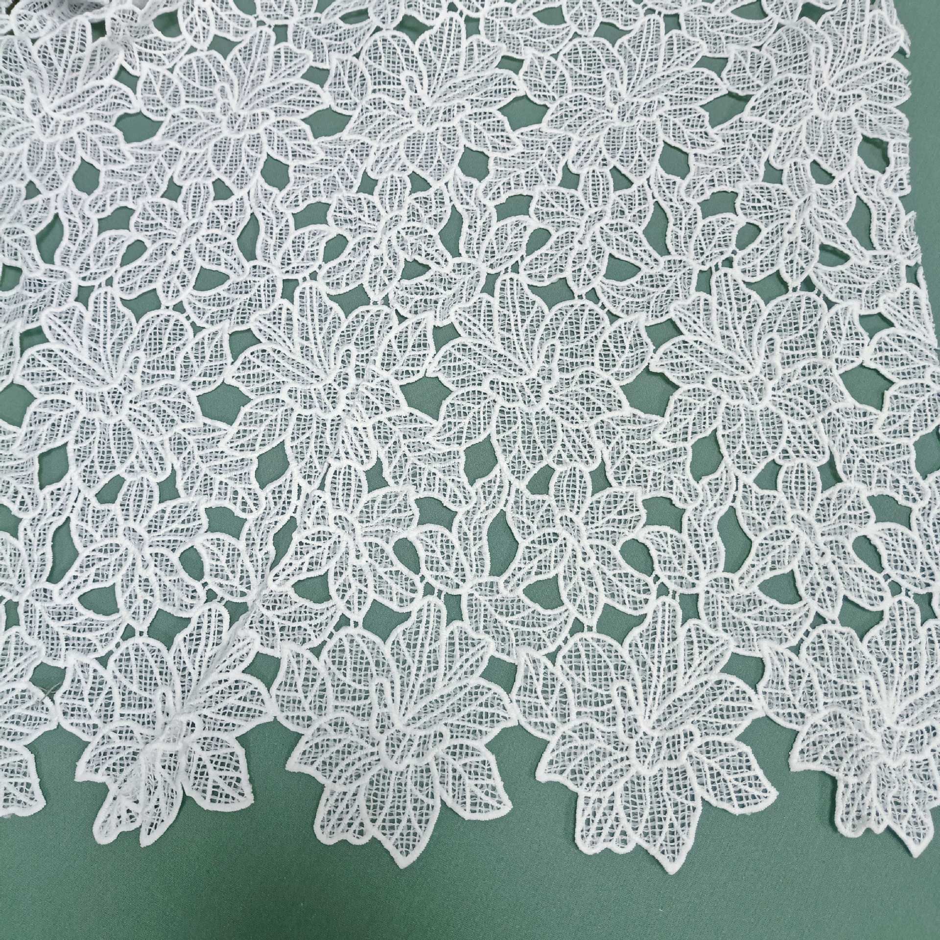 Picture of Three-dimensional Hollow Fabric Water-soluble White Embroidered Wedding Dress Classic Fashion Exquisite Large Flower Bag Wedding Gauze