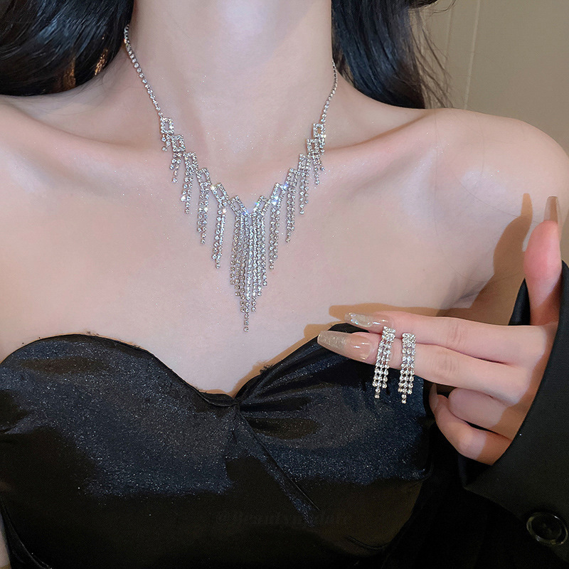 Picture of European and American light luxury high-end zircon jewelry suit necklace niche retro clavicle chain fashion Joker jewelry wholesale