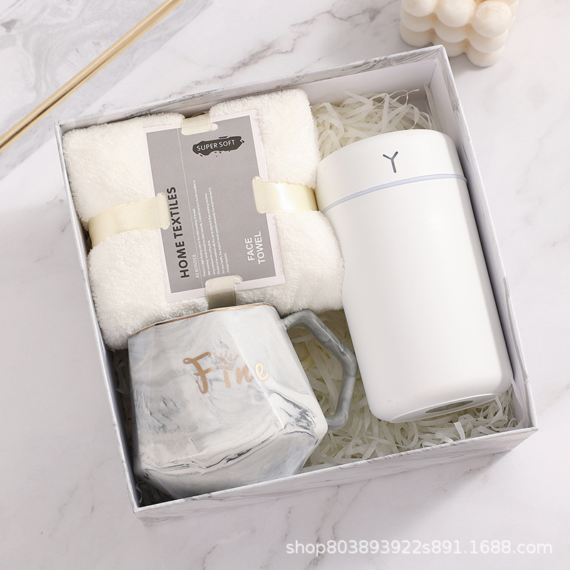 Picture of Business Accompanying Gift Set Practical Staff Birthday Welfare Gift Company Annual Meeting Creative Gift Wholesale Christmas