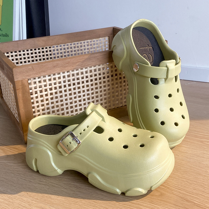 Women's hole shoes summer outdoor new sandals 7cm high platform non-slip beach shit feeling nurse slippers wholesale