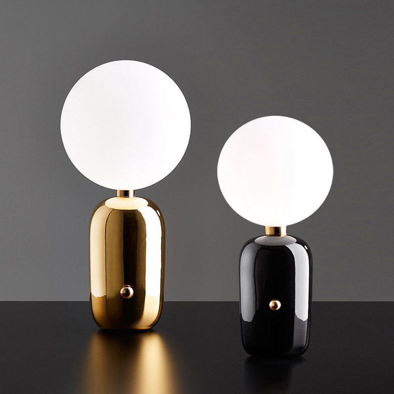 Post-modern minimalist creative ball fashion table lamp designer Nordic bedside bedroom living room glass ball table lamp