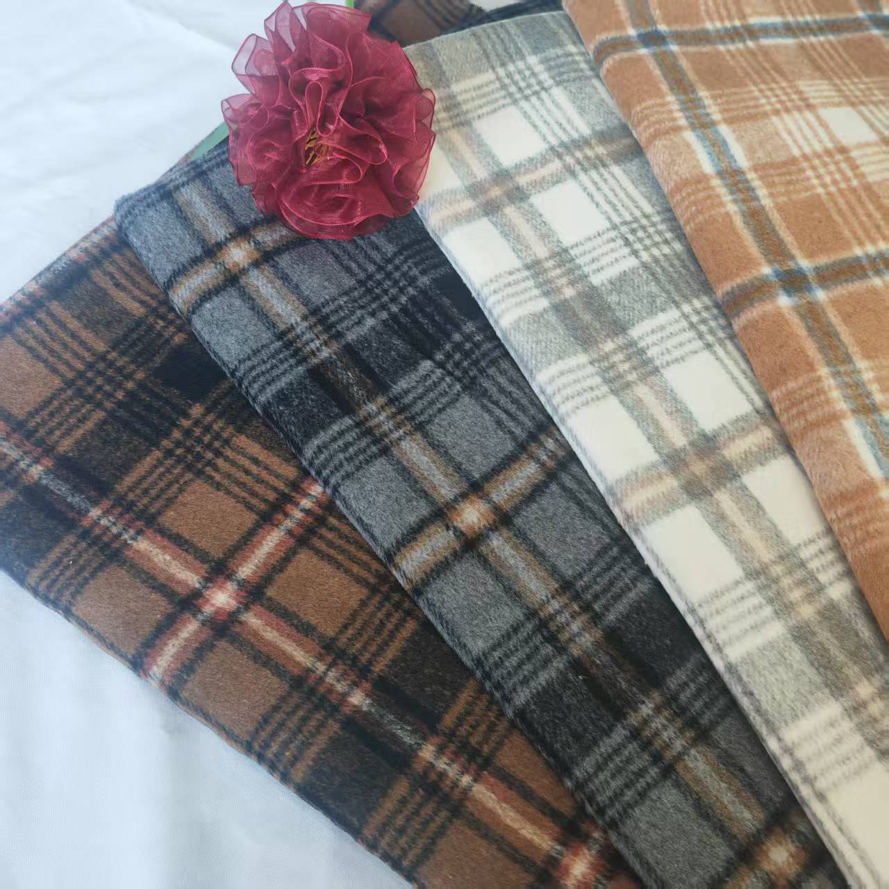 Shaoxing Manufacturer's Ready Stock 25 New Styles of Smooth Plaid Fashion Shirts, Shoes, Hats and Bags, Autumn and Winter Coarse Woolen Fabrics